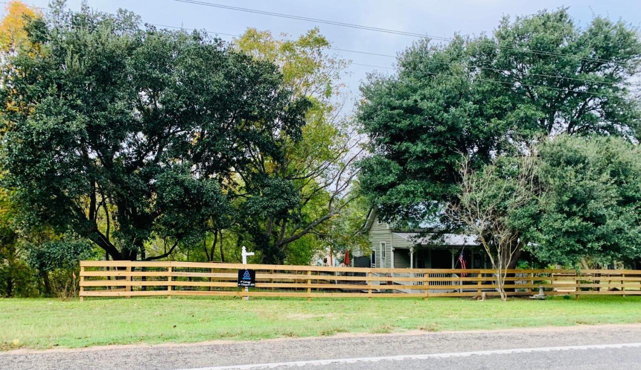 Circa 1900 - Historic - Romantic - Private - Pond - Fenced Yard - The Cottage At Chappell Hill Exterior foto